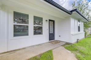 House (3 Bedrooms) | Interior - 6 Mi to Dtwn: Sleek Houston Retreat! (Houston)