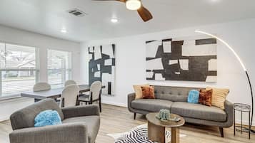 House (3 Bedrooms) | Front of property