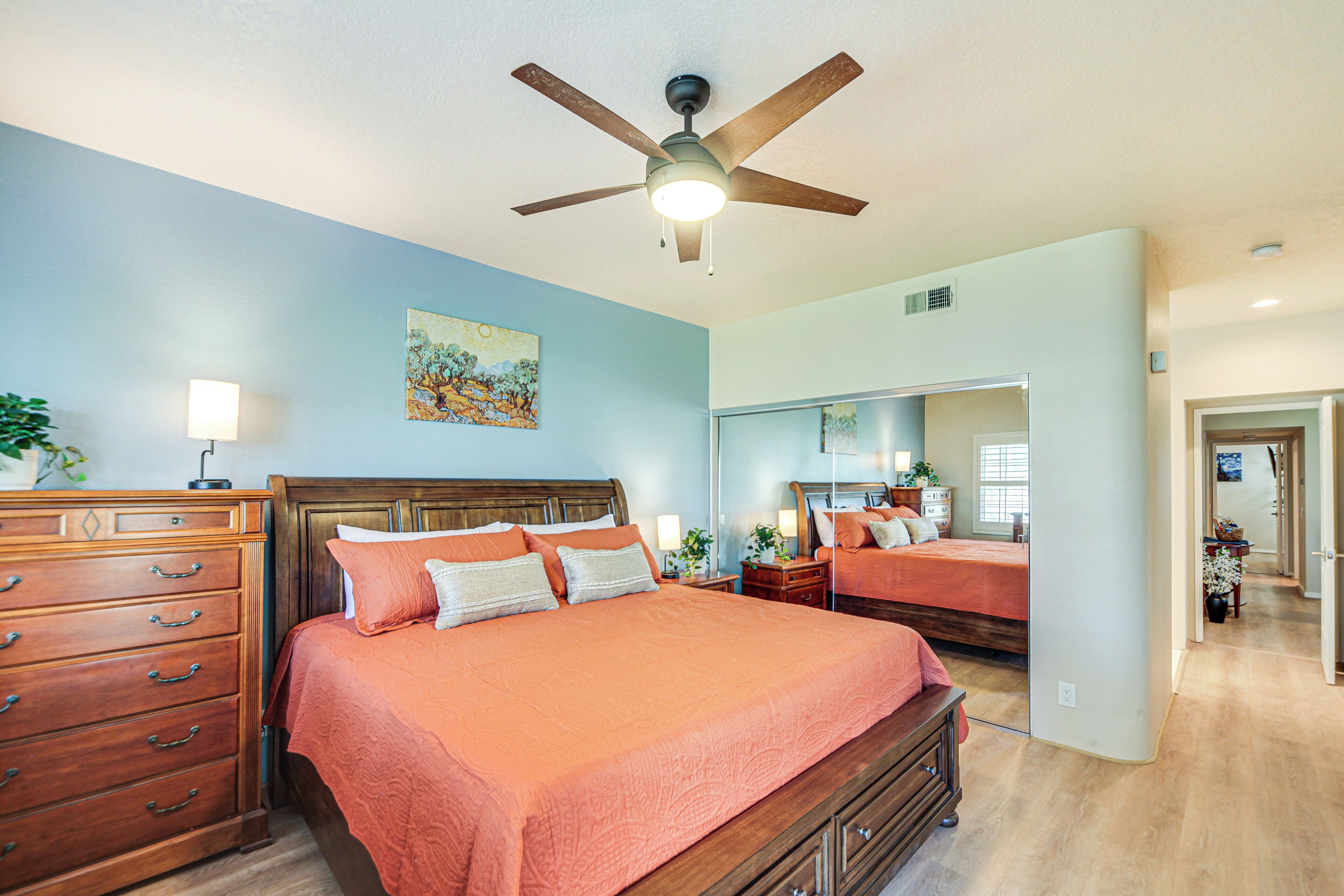 المنشأة من الداخل