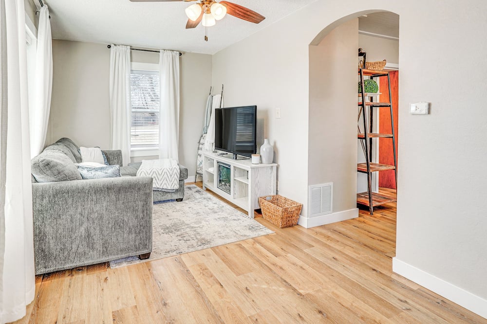 Pet-friendly Watertown Home ~ 1 Mi to Downtown! - Florence, SD