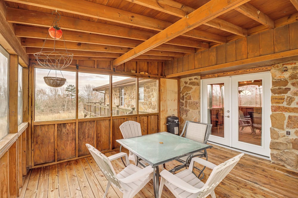 Pet-friendly Onia Vacation Rental w/ Private Deck! - Roasting Ear Road, AR