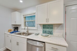 Interior - Near Boardwalk + Breweries: Emerald Coast Getaway! (Fort Walton Beach)