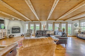 Front of property - Scenic Alto Getaway w/ Mountain Views & Hot Tub! (Alto)