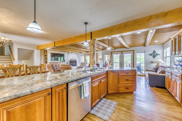 Interior - Scenic Alto Getaway w/ Mountain Views & Hot Tub! (Alto)