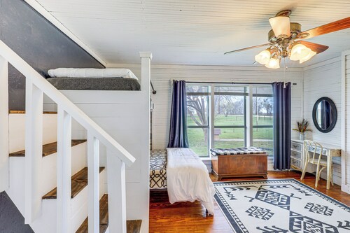 14 Acres w/ Pond Access: Farmhouse in Temple!