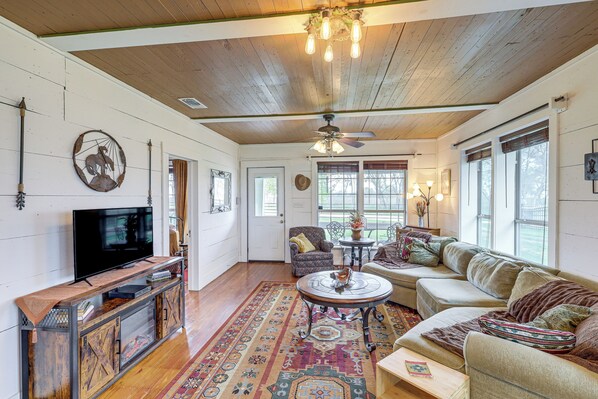 House (4 Bedrooms) | Interior