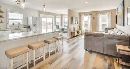 Bright Kitty Hawk Home w/ Hot Tub, Walk to Beach!