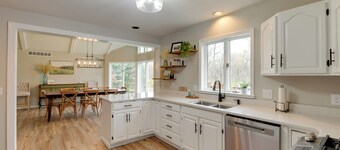 East Aurora Home ~ 18 Mi to Downtown Buffalo!