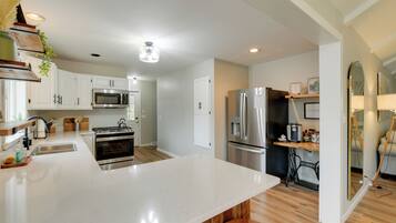 House (4 Bedrooms) | Interior