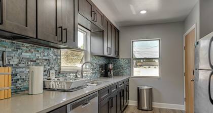 7 Mi to Denver: Inviting Aurora Home w/ Yard!