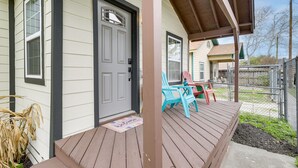 Terrace/patio - Houston Heights Home w/ Yard ~ 5 Mi to Downtown! (Houston)