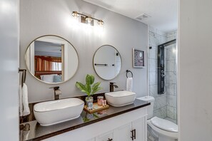 Bathroom - Houston Heights Home w/ Yard ~ 5 Mi to Downtown! (Houston)