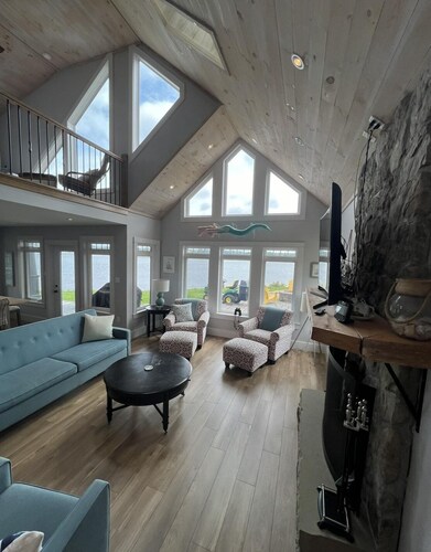 Luxury Oceanfront Home in Lunenburg