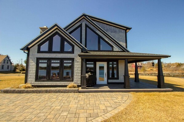 المنشأة من الخارج