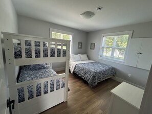 2 عدّة غرف نوم وواي  فاي مجانًا وملاءات أسرّة