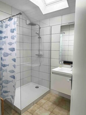 Shower, towels