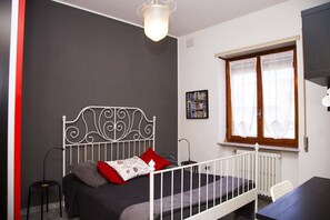 2 bedrooms, iron/ironing board, WiFi, bed sheets - A silent active - There 14 (Roma)