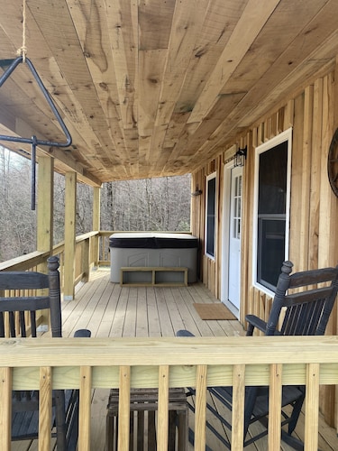 Mountain Meadow Cabin with hot tub, beautiful view, WiFi!, secluded and peaceful
