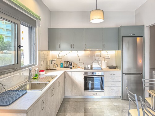 Newly Built House Steps from the Beach: Everything Within Walking Distance!