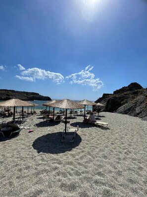 On the beach, white sand - HappyCamp Mobile Homes Camping Apollonia (Agios Vasileios)