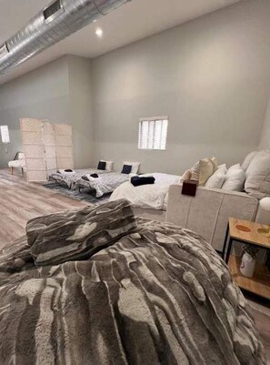 3 Schlafzimmer, Schreibtisch, Bügeleisen/Bügelbrett, Reisekinderbett