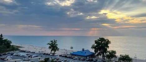 Espreguiçadeiras, toalhas de praia