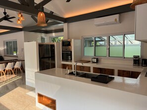 Comfort Villa | Private kitchen