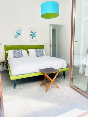 4 bedrooms, iron/ironing board, free WiFi, bed sheets