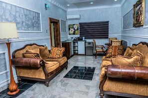 ห  ้องเพรสซิเดนเชียลสวีท | บริเวณนั่งเล่น | Netflix, บริการสตรีมมิ่ง