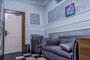 Executive Single Room | Living area | Netflix, streaming services - Gallani Suites Hotel (Ibadan)
