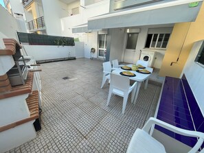 Outdoor dining - Algarve Portugal- Vila Nova de Cacela Praias Portuguesas (Vila Nova de Cacela)