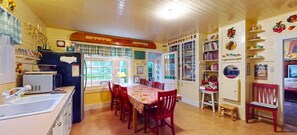 Dining - Historic Scout's Cottage (Seaside)