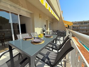 Outdoor dining - LYRA: Apartment with Community Pool (L'Escala)