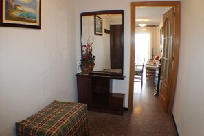 1 Schlafzimmer, Bügeleisen/Bügelbrett