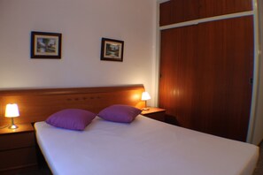 1 bedroom, iron/ironing board - Agi Monaco B3 Apartamento for rent in Roses Girona. (Roses)