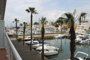Marina - Agi Port Canigo 130 Apartamento for rent in Roses Girona. (Roses)
