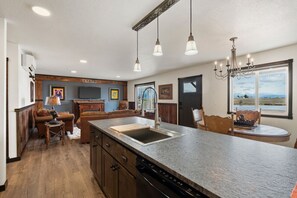 Interior - Family Friendly Cabins w/ Mountain & Wildlife View (Kalispell)