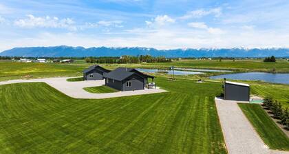 Family Friendly Cabins w/ Mountain & Wildlife View