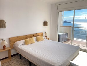 2 bedrooms, iron/ironing board, bed sheets