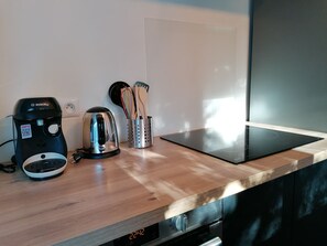 Fridge, microwave, oven, stovetop - Le Caudalie Bordeaux Léognan au Cœur des Vignobles (LEOGNAN)