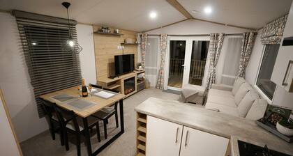 Inviting 3-bed Lodge in Preston hot tub