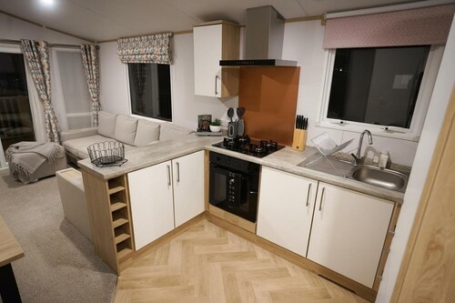 Inviting 3-bed Lodge in Preston hot tub