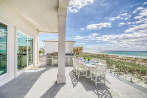 تناول الطعام بالخارج