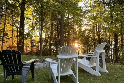 Panoramic Views of Miller Lake - The Lookout perched on the waters edge.