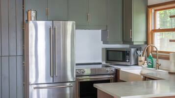 Mikrowelle, Ofen, Herdplatte, Geschirrspüler