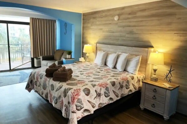 1 bedroom, iron/ironing board, WiFi, bed sheets - Gorgeous King Studio (Myrtle Beach)