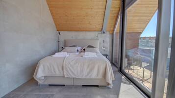 Superior Apartment | Iron/ironing board, free WiFi, bed sheets