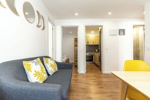 Living area - Picasso Suites Cornellá  (Cornella de Llobregat)