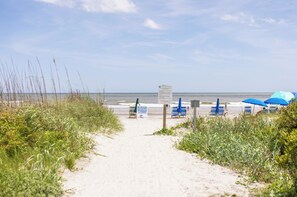 Una spiaggia nelle vicinanze