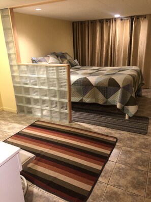 3 makuuhuonetta, silitysrauta/-lauta, ilmainen Wi-Fi, vuodevaatteet